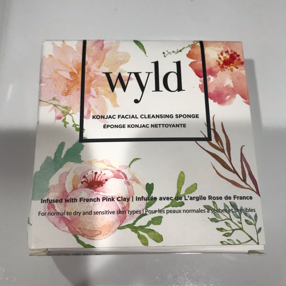 Wyld facial sponge